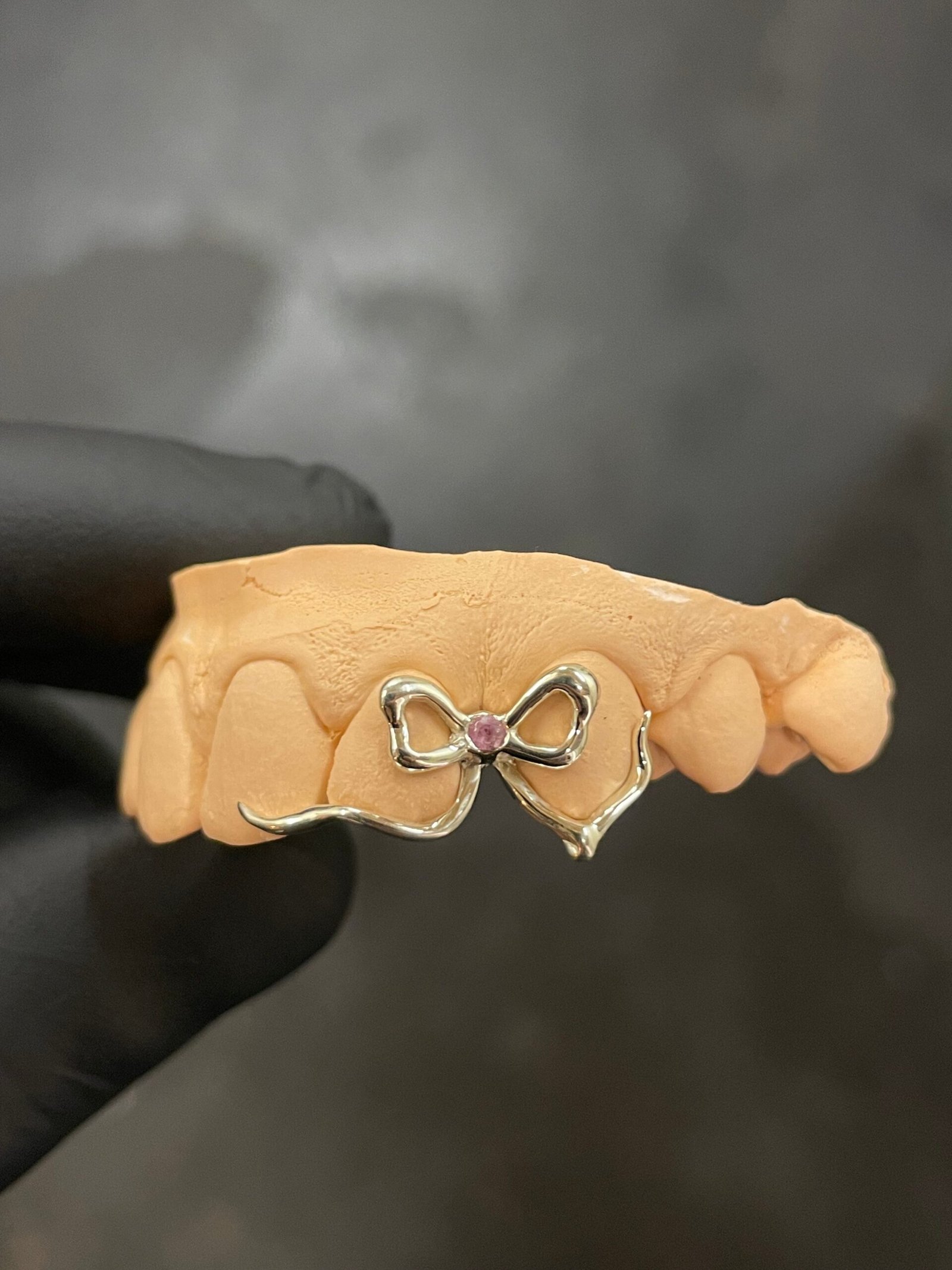 39702E57-0BC1-486D-B438-6E67398EEC0A.jpg Sapphire Bow Grillz - Image 1